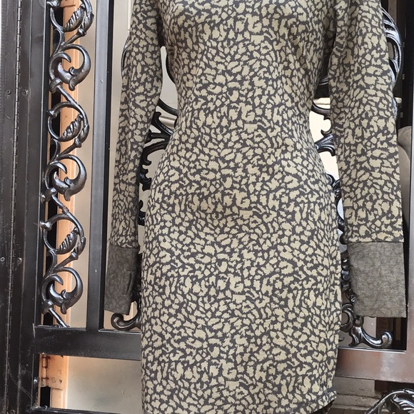 🚨B2G1 KAVU Green Gray Long Sleeved Thumb Hole Light Sweater Dress - Picture 3 of 5